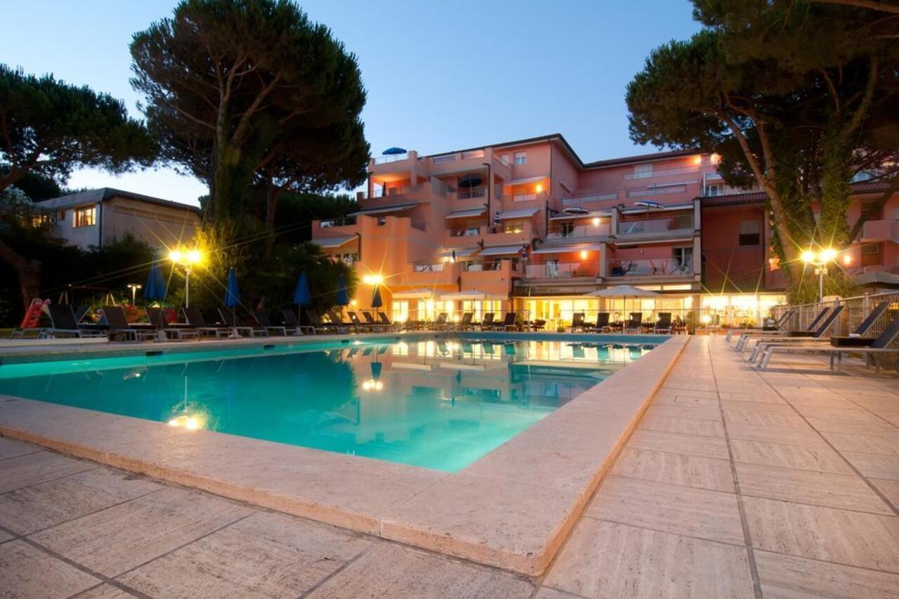 Versilia Palace Hotel 마리아나디피에트라산타 외부 사진