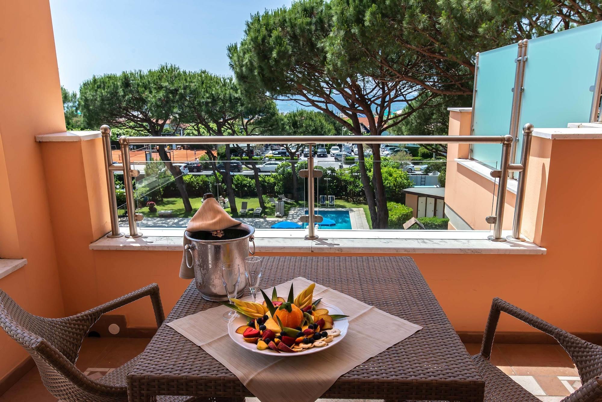 Versilia Palace Hotel 마리아나디피에트라산타 외부 사진