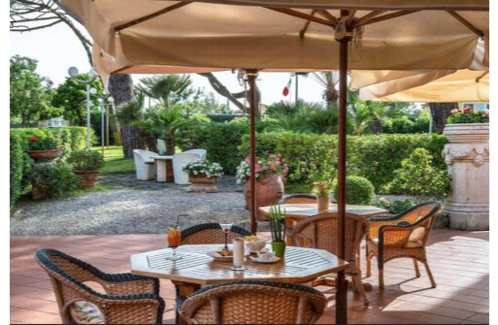 Versilia Palace Hotel 마리아나디피에트라산타 외부 사진