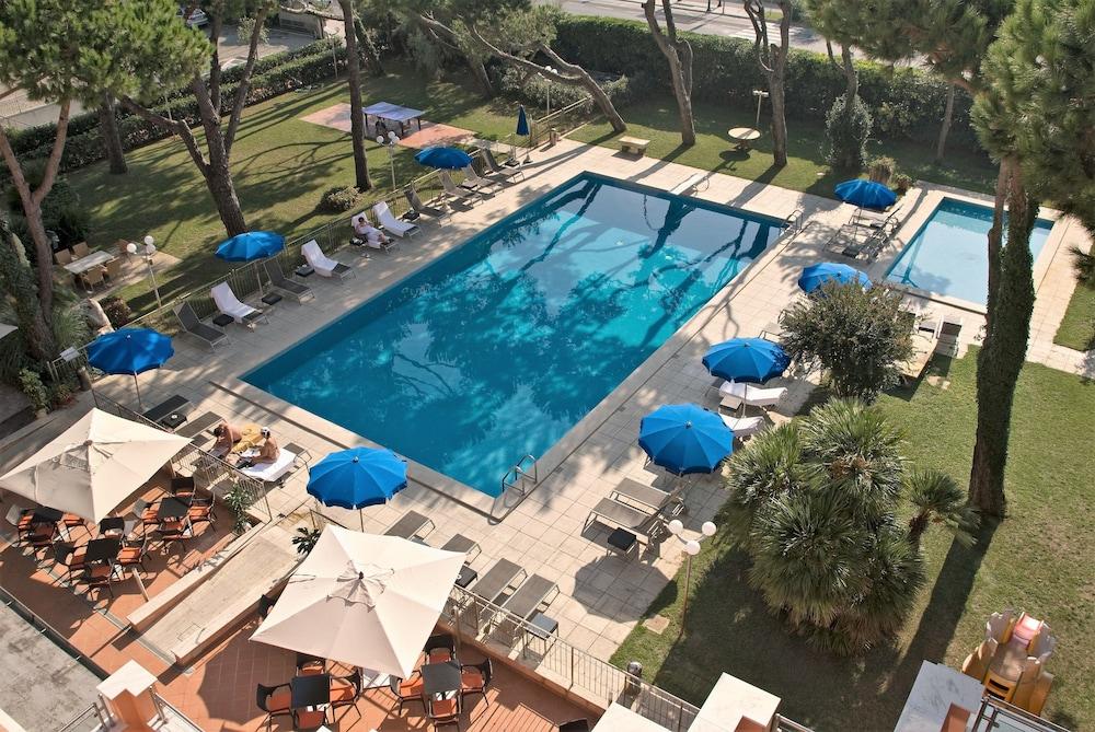 Versilia Palace Hotel 마리아나디피에트라산타 외부 사진