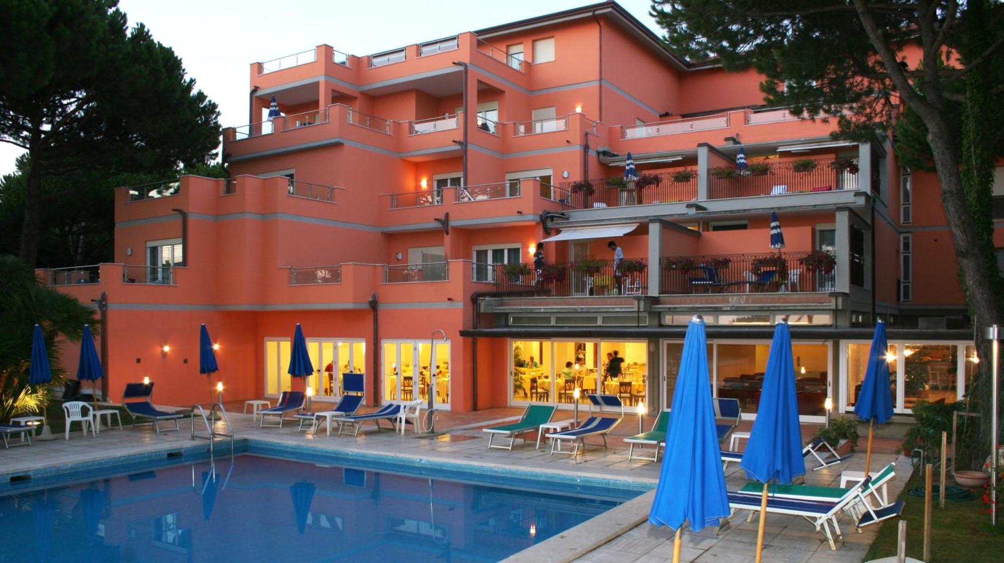 Versilia Palace Hotel 마리아나디피에트라산타 외부 사진