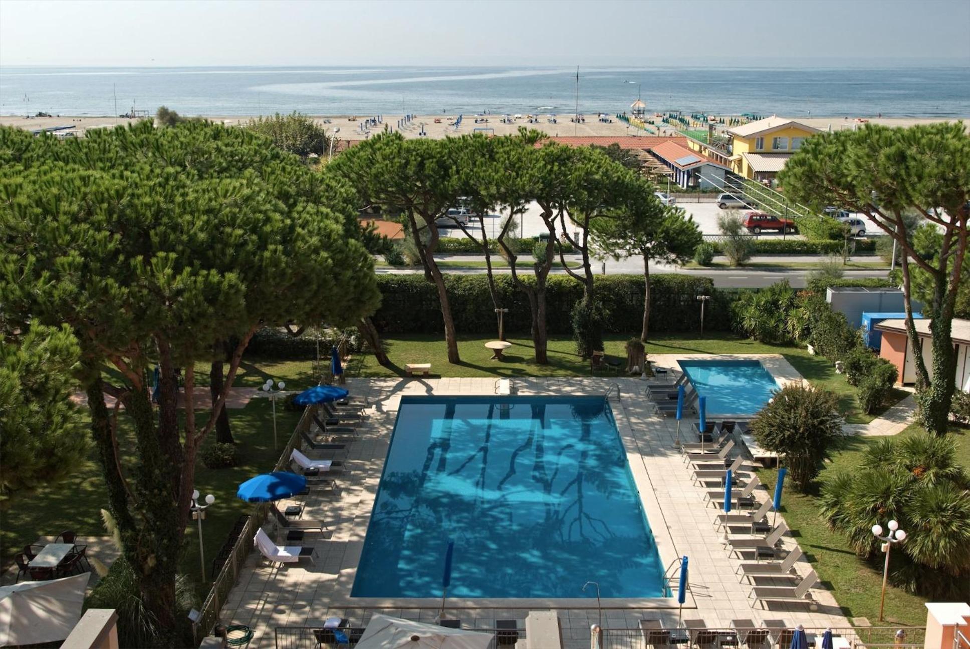 Versilia Palace Hotel 마리아나디피에트라산타 외부 사진