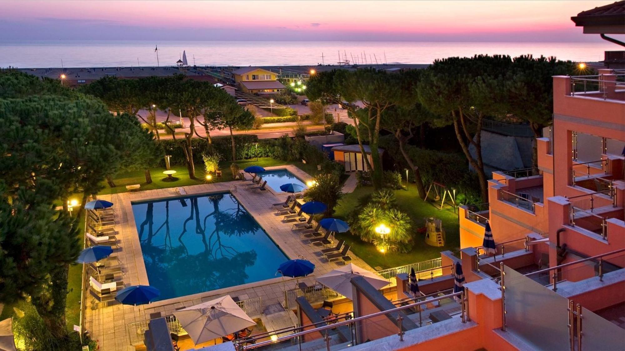Versilia Palace Hotel 마리아나디피에트라산타 외부 사진