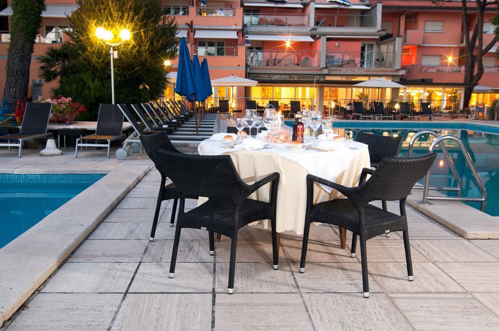 Versilia Palace Hotel 마리아나디피에트라산타 외부 사진